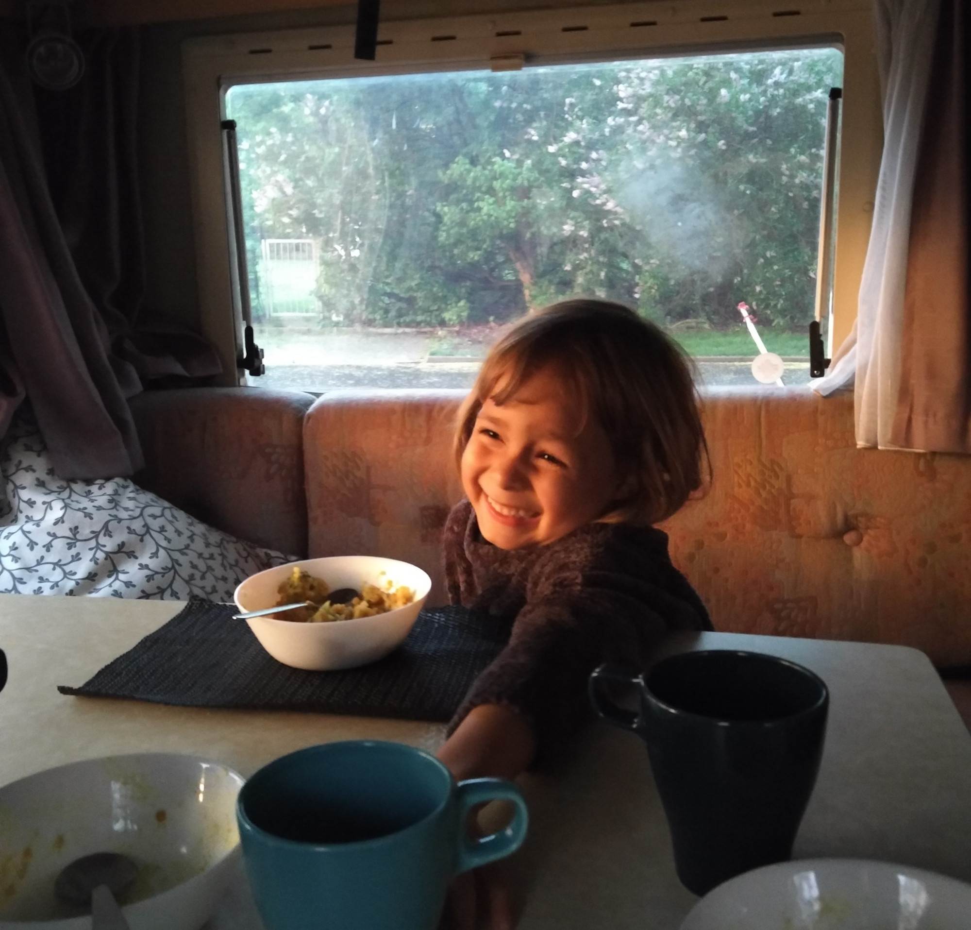 Enfant dans un camping-car